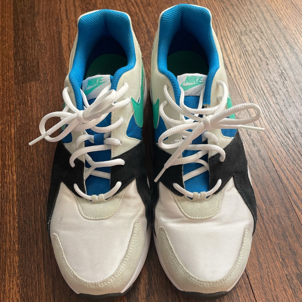 Nike Casual Shoe *RARE FIND* - Picture 3 of 6